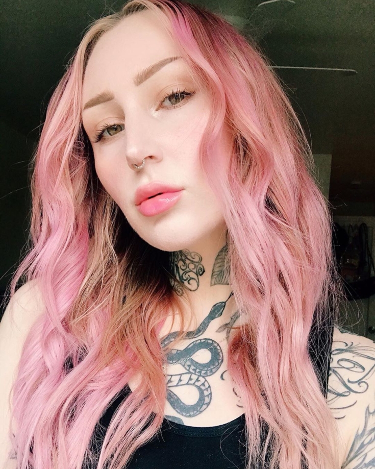 Couleur des cheveux blond rose