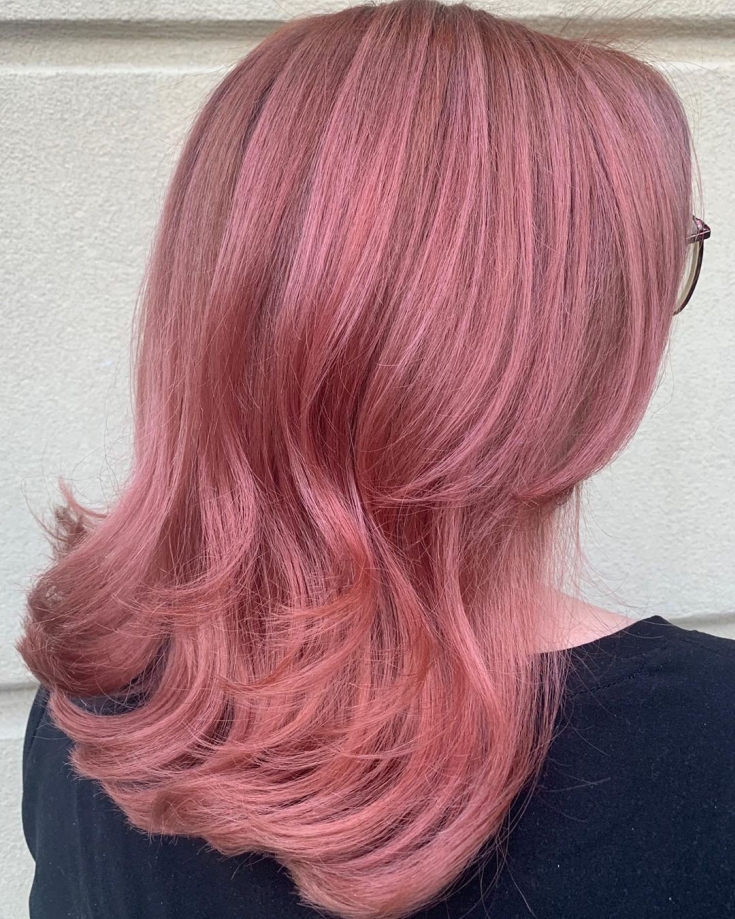 Couleur de cheveux rose cendré