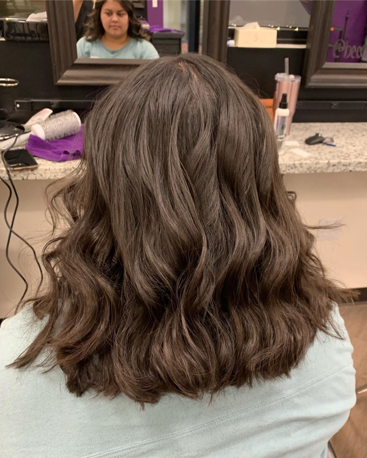 Couleur de cheveux brun froid
