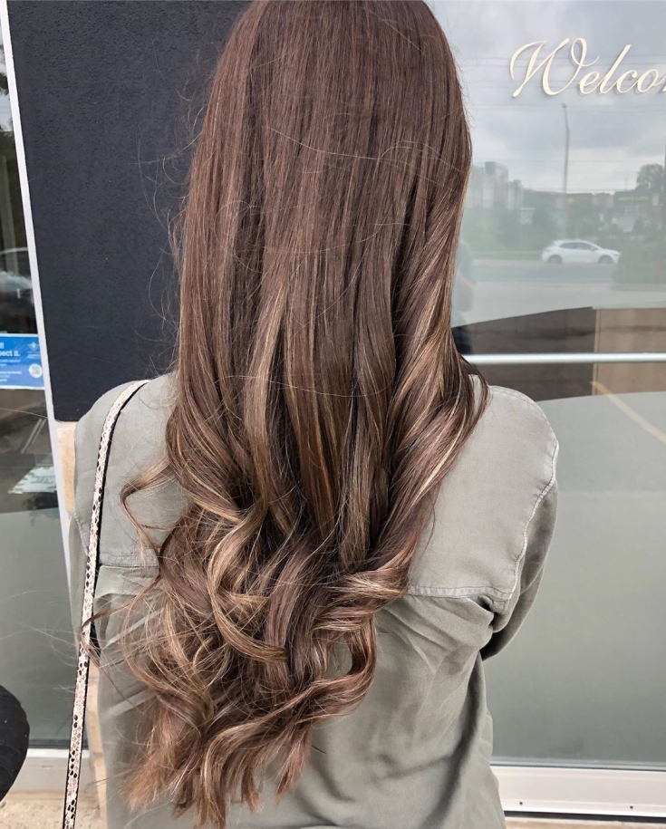 Couleur des cheveux blanc-brun