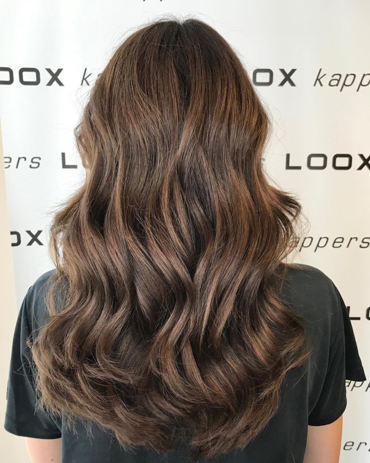 Couleur de cheveux brun froid