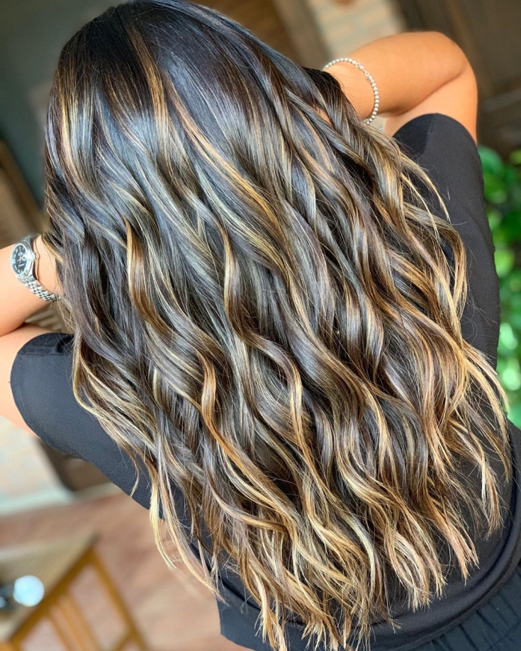 Couleur des cheveux blanc-brun