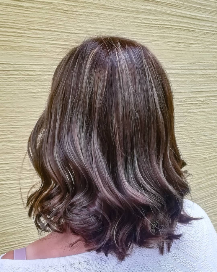 Couleur des cheveux blanc-brun
