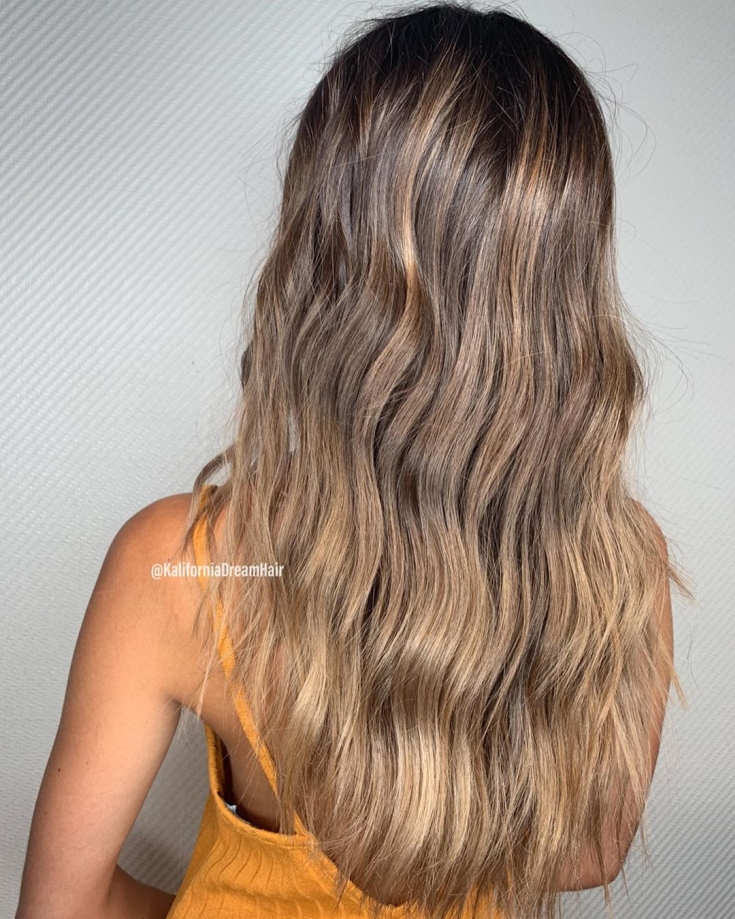 Couleur des cheveux châtain clair