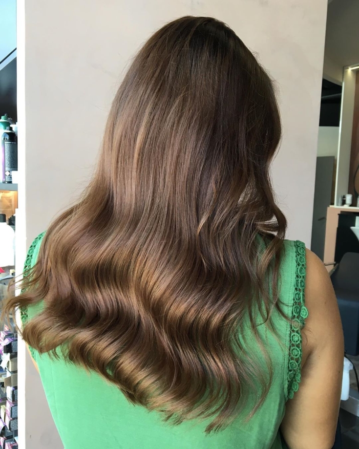 Couleur de cheveux brun doré