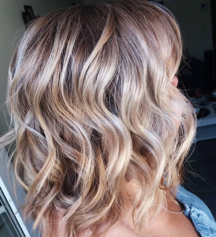 Couleur des cheveux blanc-brun