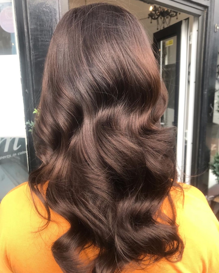 Couleur de cheveux brun froid