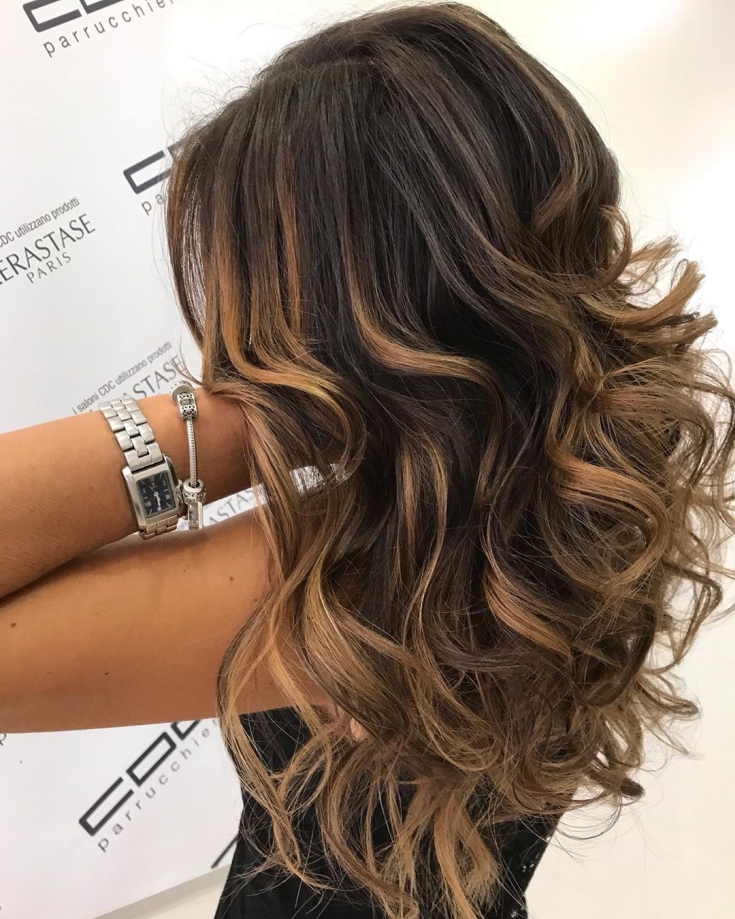 Couleur de cheveux brun froid