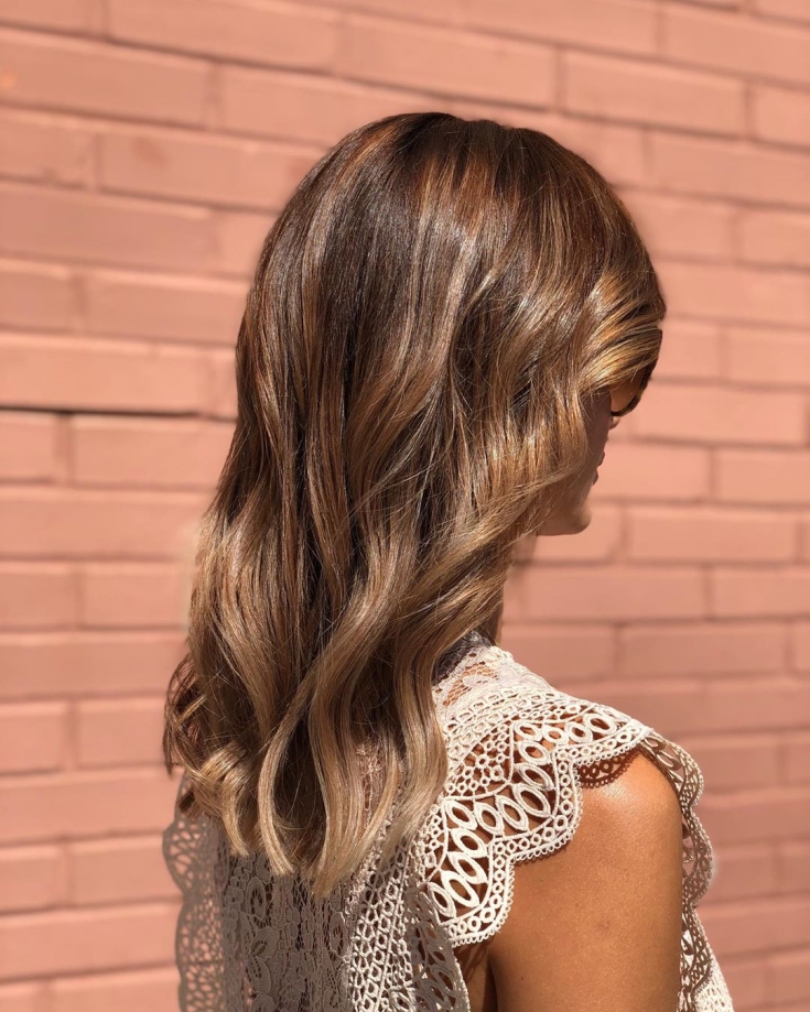 Couleur de cheveux brun doré