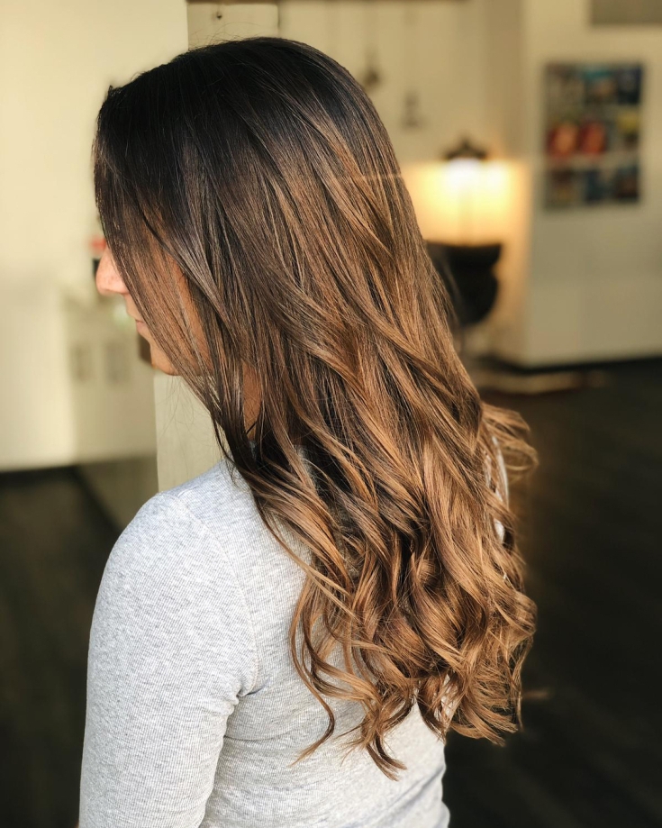 Couleur de cheveux brun doré