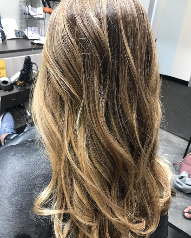 Couleur des cheveux châtain clair