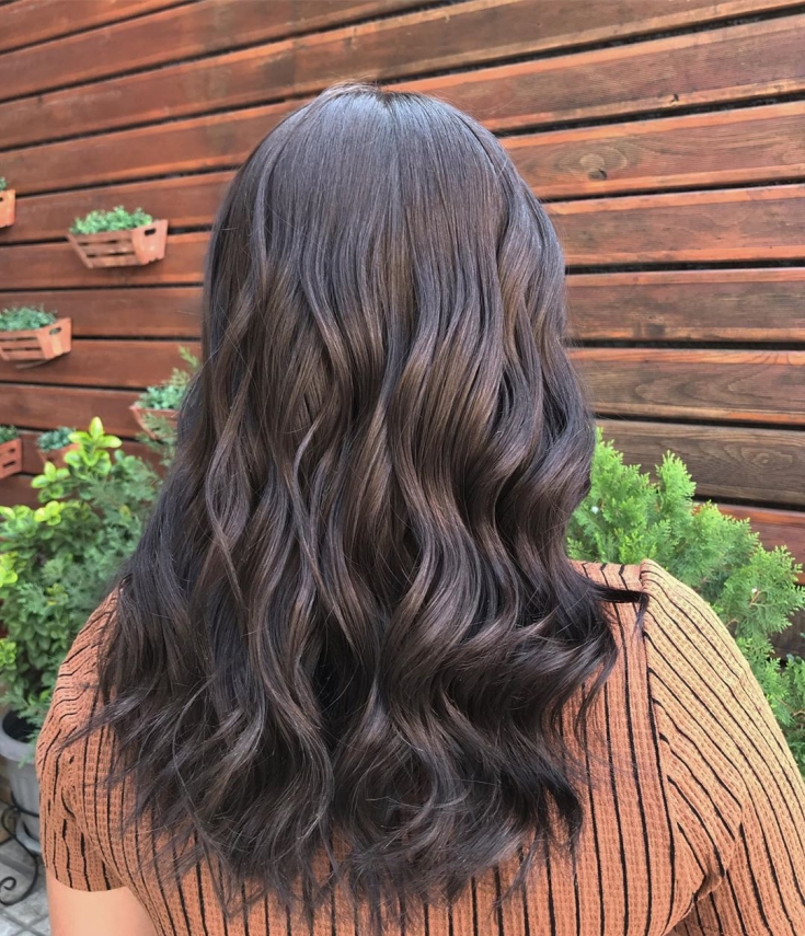Couleur de cheveux brun froid