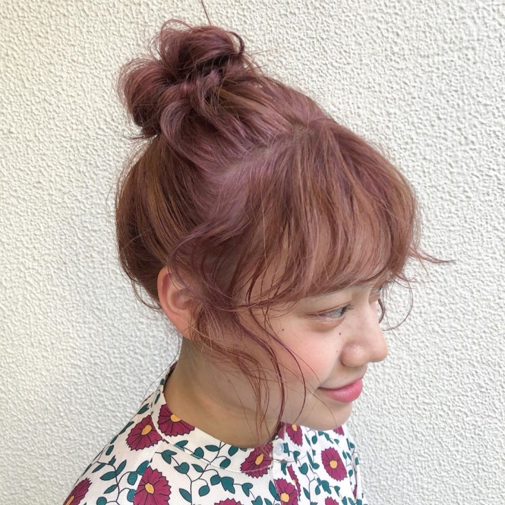 Couleur de cheveux brun-rose