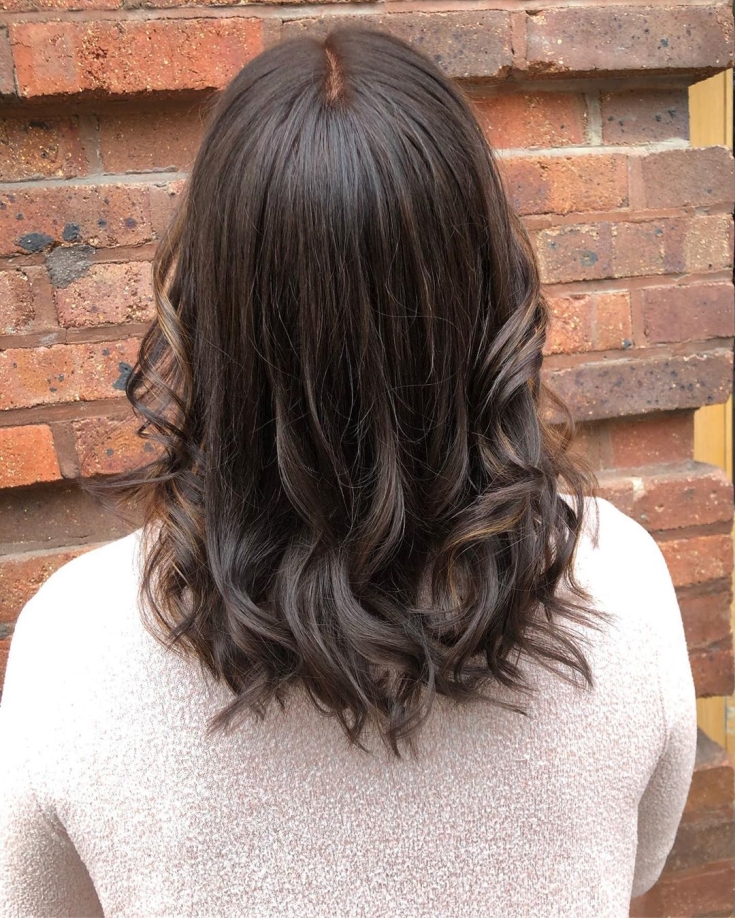 Couleur de cheveux brun froid
