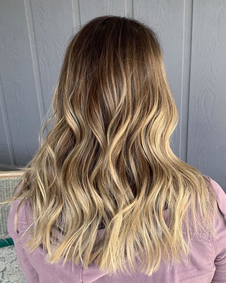 Couleur des cheveux blanc-brun