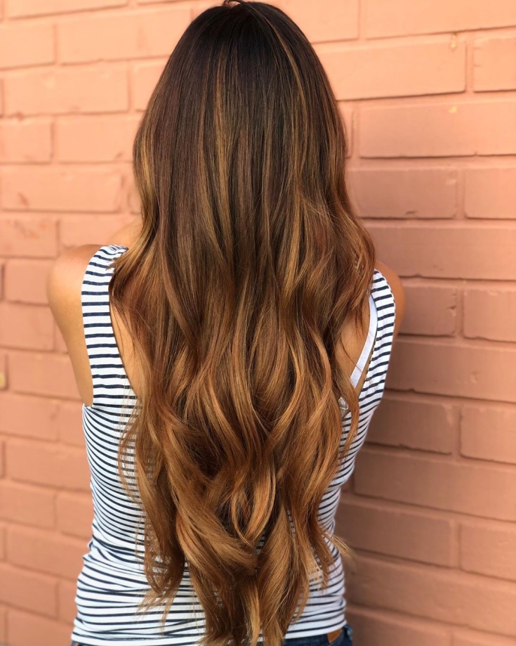 Couleur de cheveux brun doré