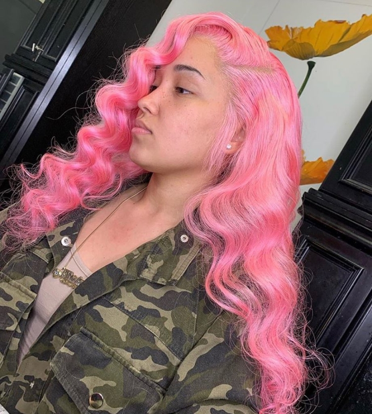 Couleur de cheveux rose perle