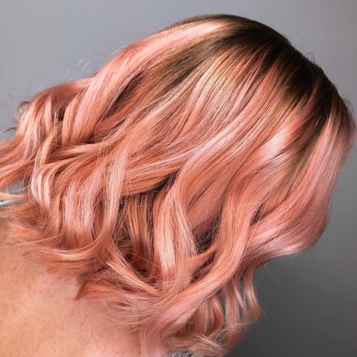 Couleur de cheveux en or rose