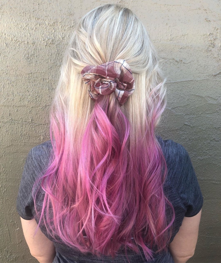 Couleur des cheveux blond rose