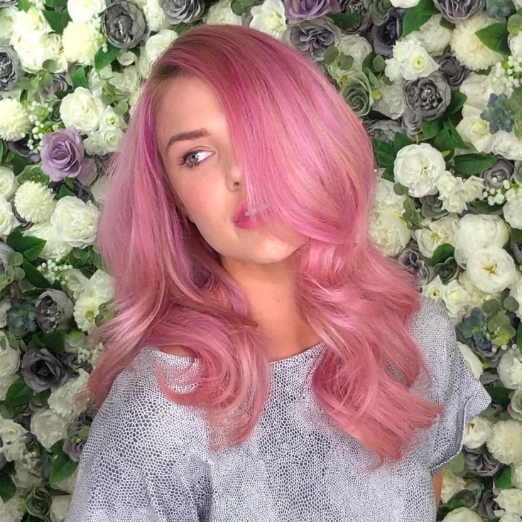 Couleur des cheveux blond rose