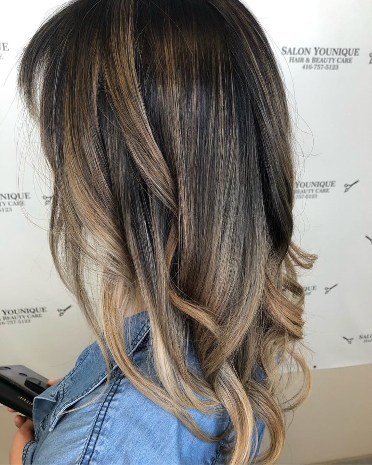 Couleur de cheveux brun froid