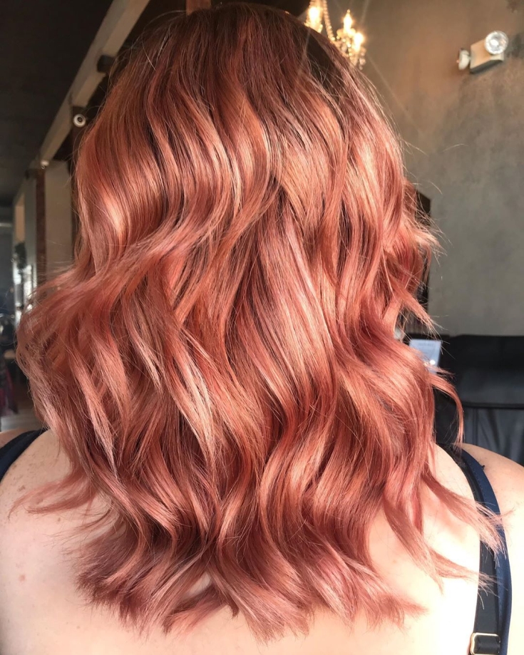 Couleur de cheveux rose perle