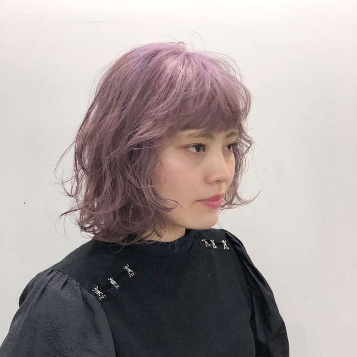 Couleur de cheveux rose cendré