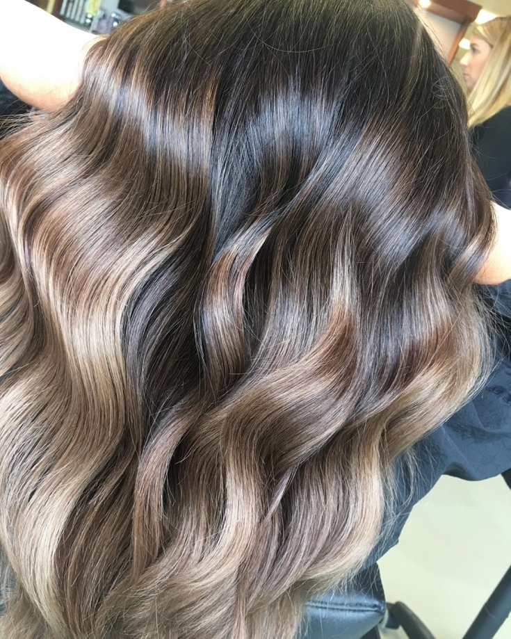Couleur des cheveux blanc-brun