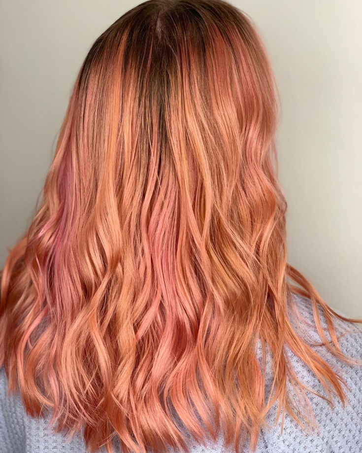 Couleur de cheveux en or rose