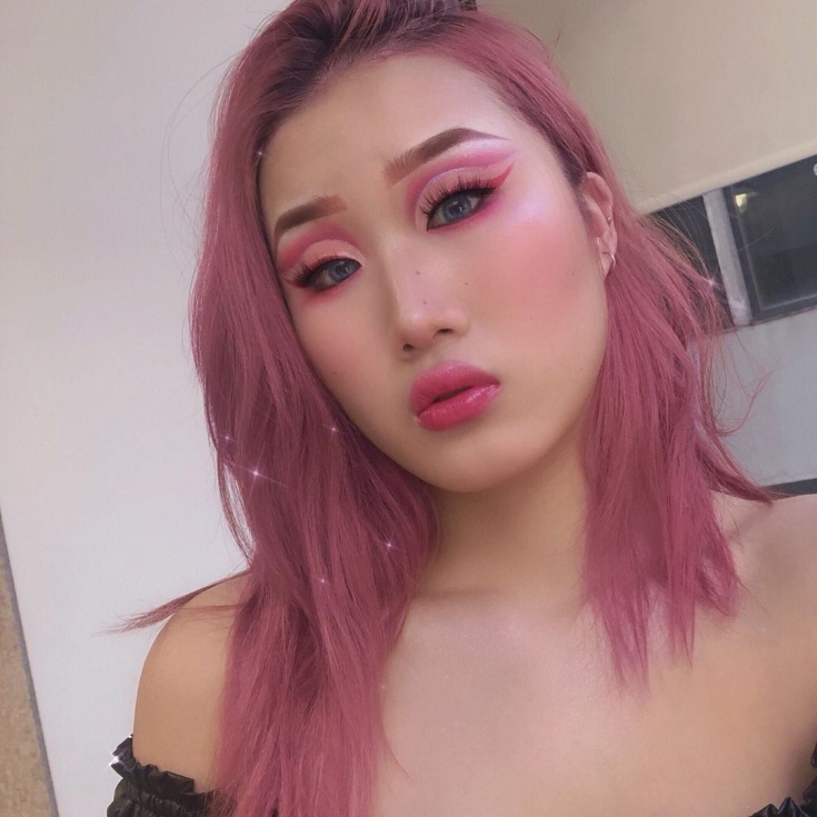 Couleur de cheveux rose cendré