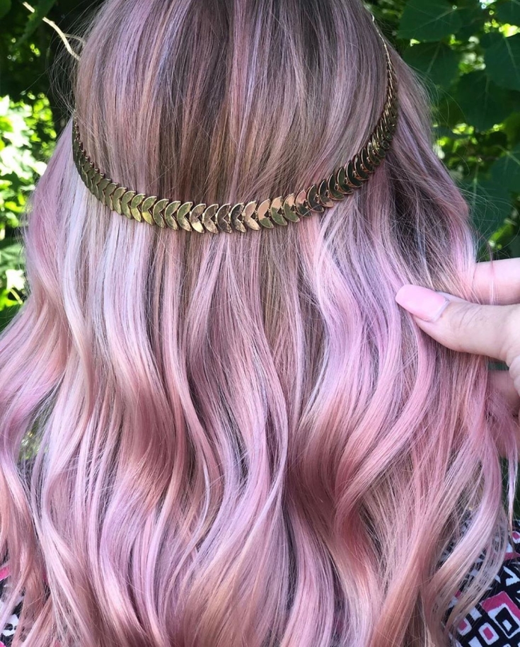 Couleur de cheveux rose cendré