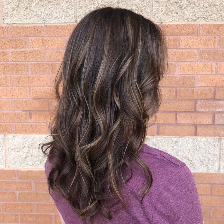 Couleur de cheveux brun froid