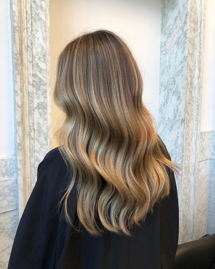 Couleur des cheveux châtain clair