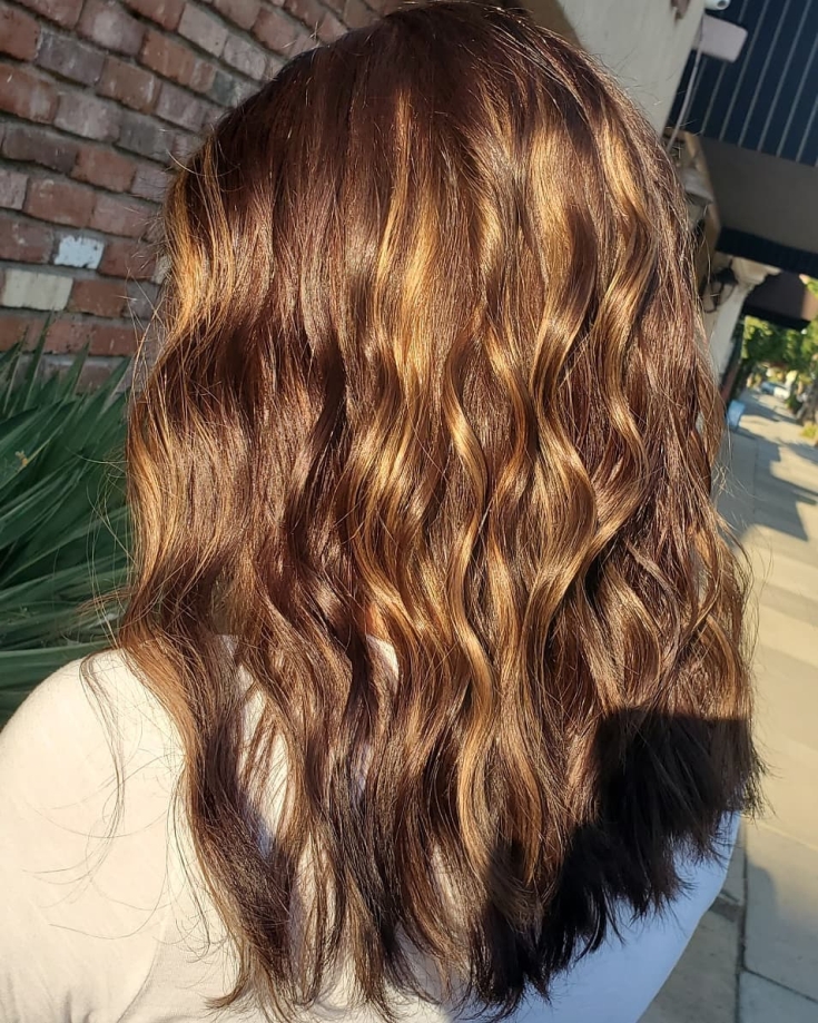 Couleur de cheveux brun doré