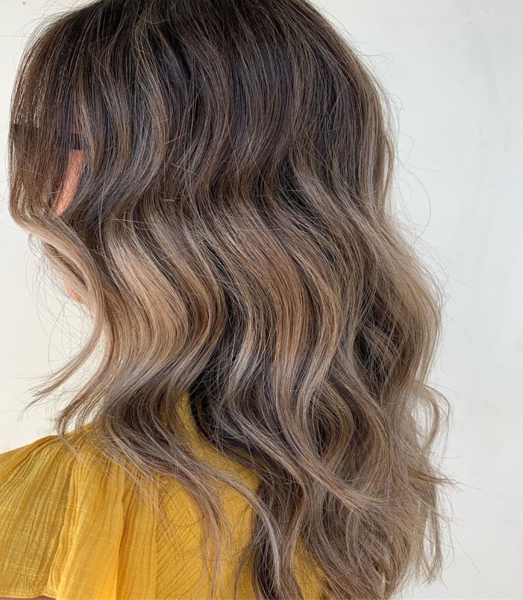 Couleur de cheveux brun froid