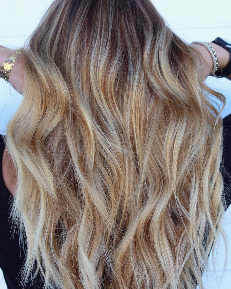 Couleur des cheveux blanc-brun