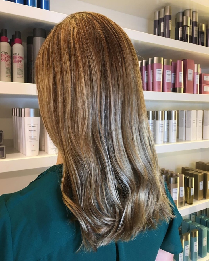 Couleur de cheveux brun doré