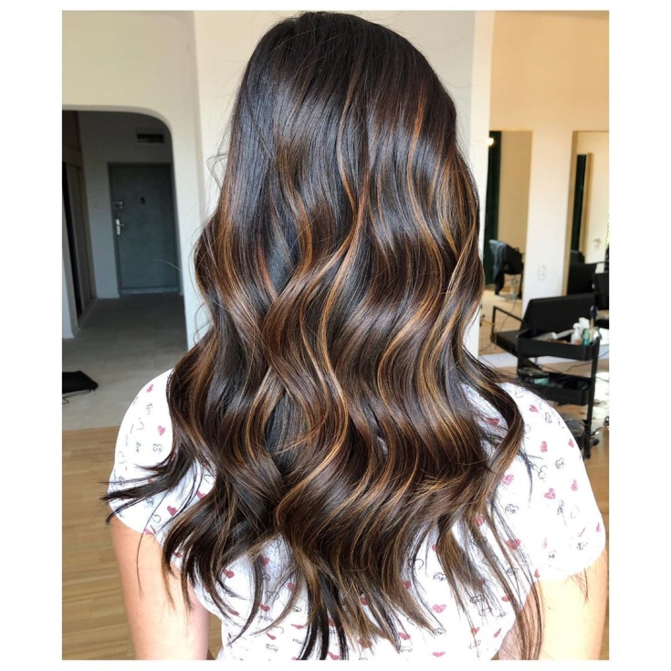 Couleur de cheveux brun doré