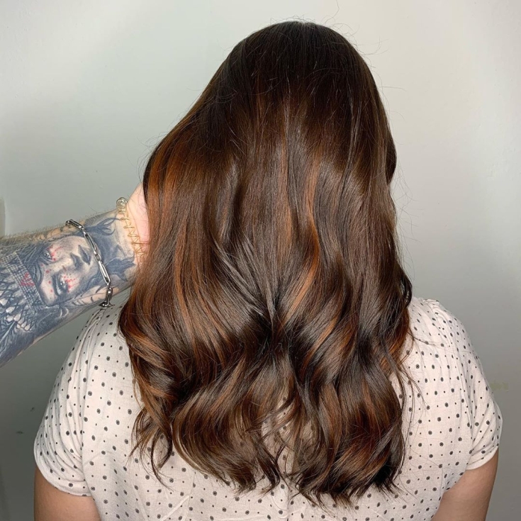 Couleur de cheveux brun doré