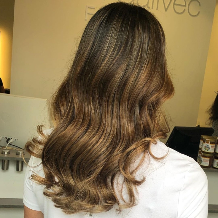 Photo couleur de cheveux châtain clair
