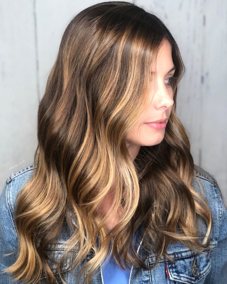 Couleur de cheveux brun doré