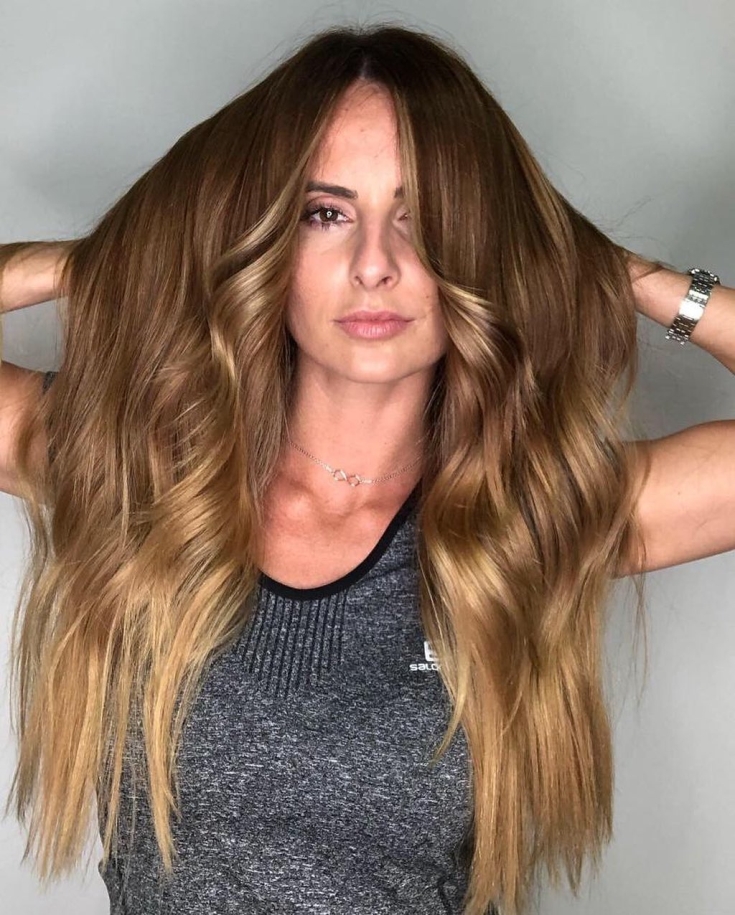 Couleur de cheveux brun doré