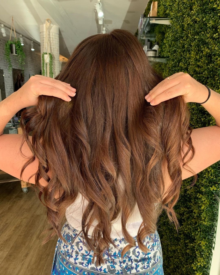 Couleur de cheveux brun froid