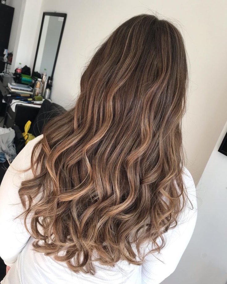 Couleur de cheveux brun froid
