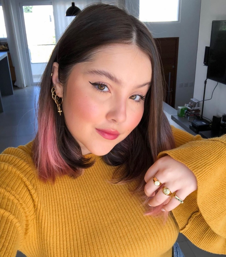 Couleur de cheveux brun-rose