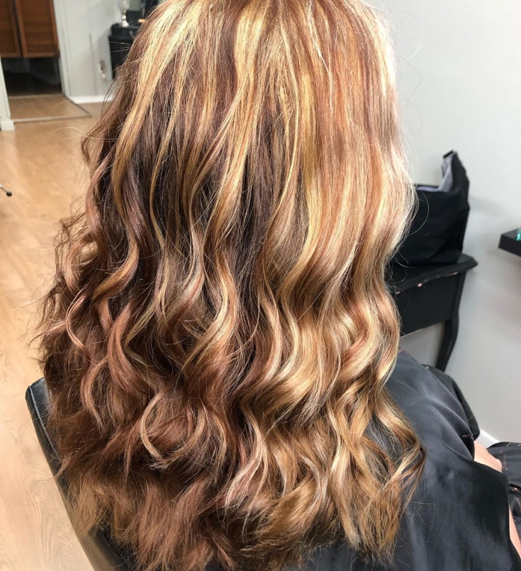 Couleur des cheveux blanc-brun