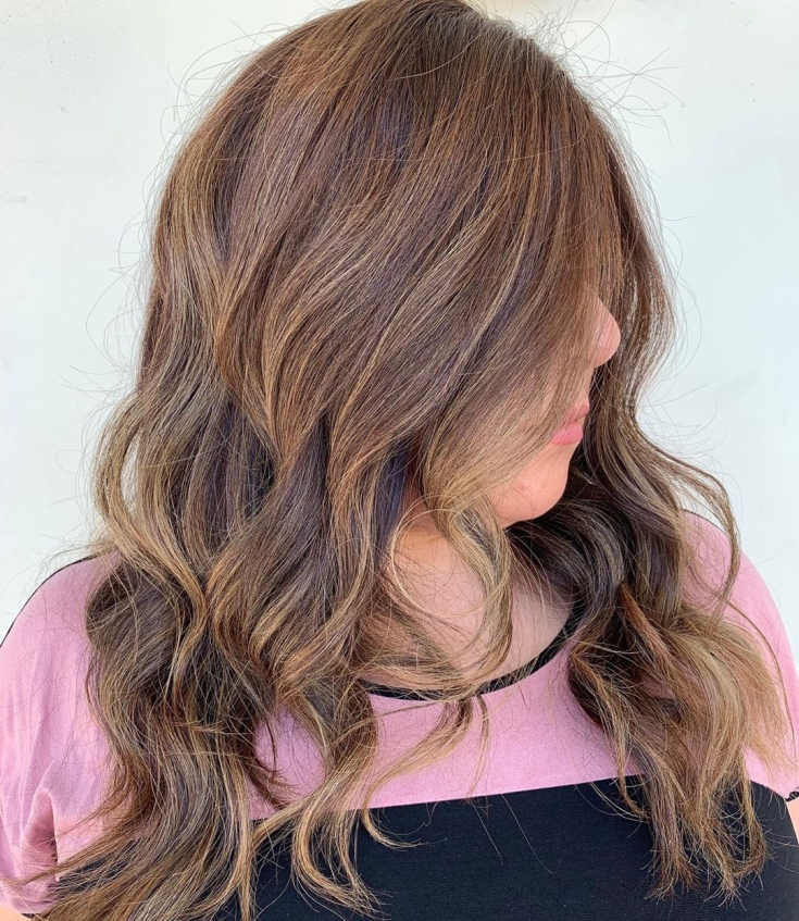 Couleur de cheveux brun froid