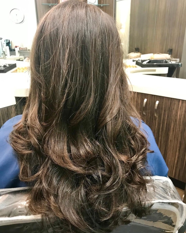 Couleur de cheveux brun froid
