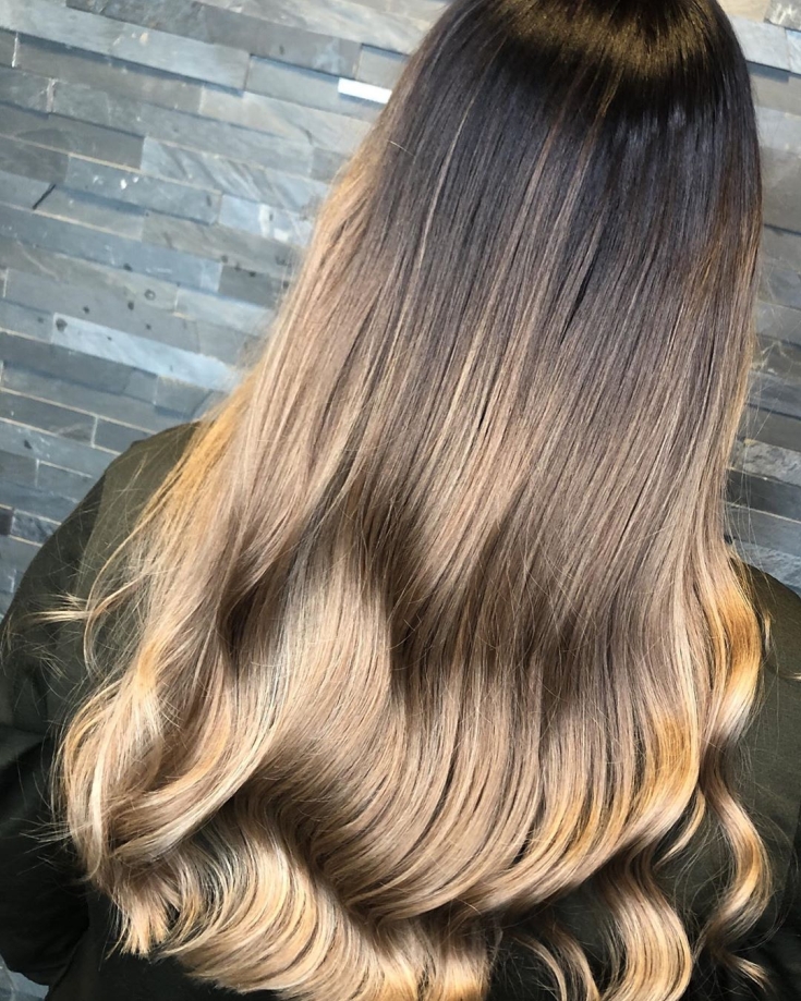 Couleur des cheveux blanc-brun