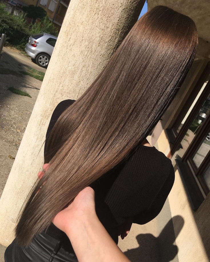 Couleur de cheveux brun froid